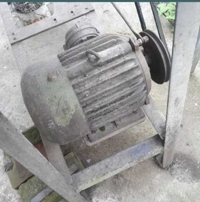 Продам электродвигатель на 3кВт/1500