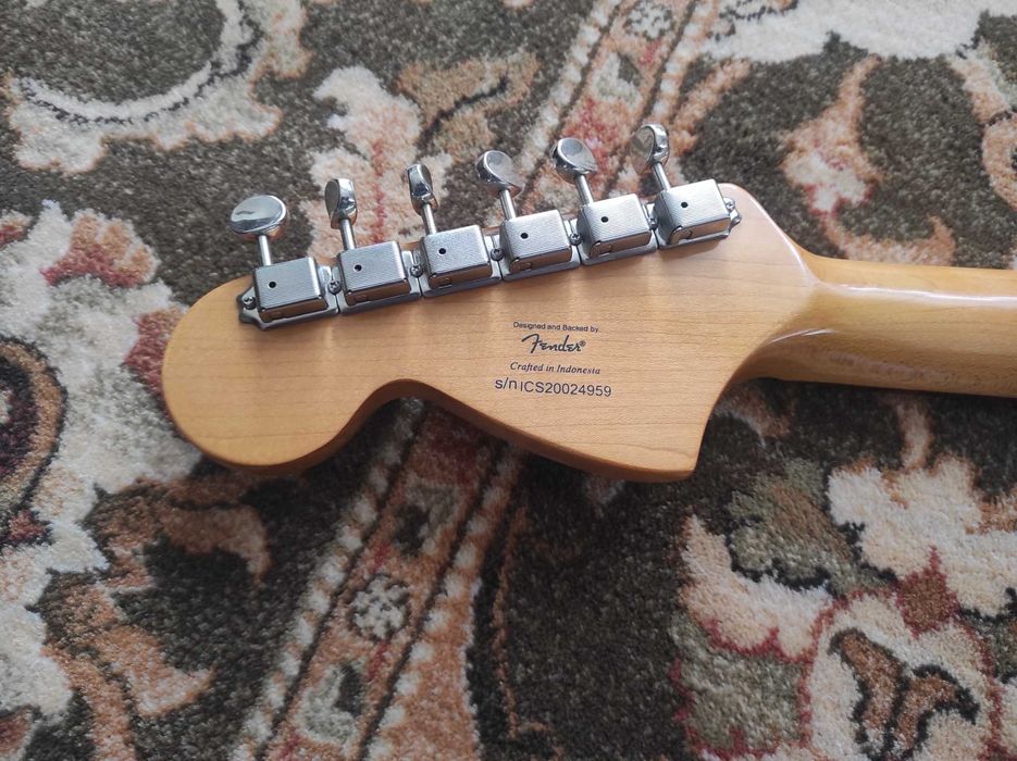 Gitara elektryczna Squier Classic Vibe 70s Stratocaster HSS WLN