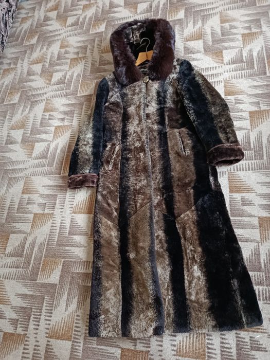 Цена снижена. Шуба мутоновая и горный козлик