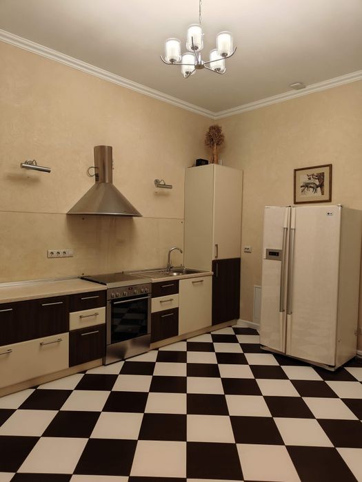 Продаж квартири на Коновальця у Львові