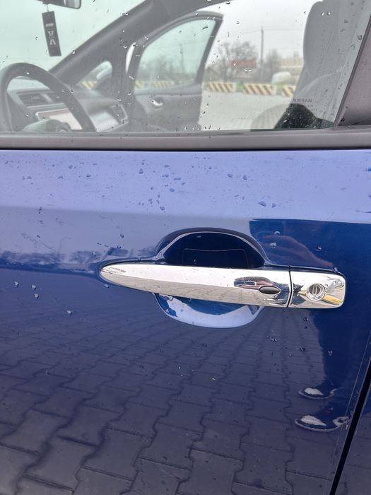 Нісан ліф 2024 року