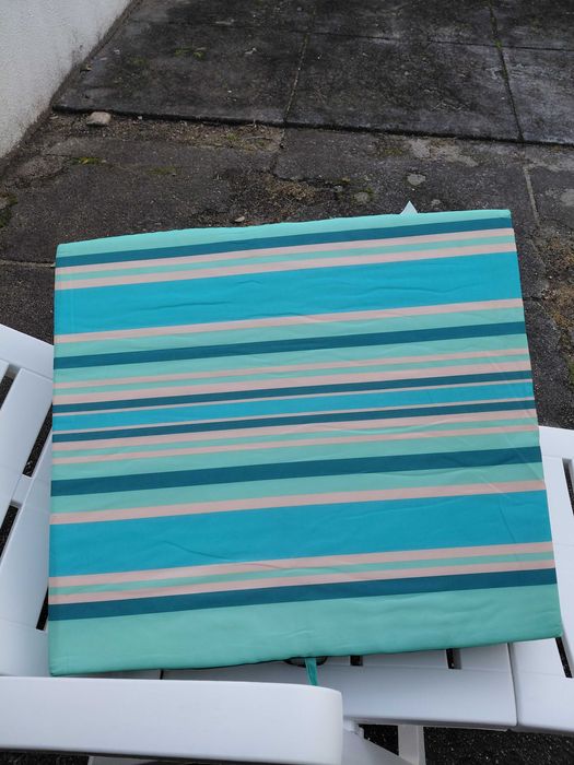 Espreguiçadeira Dobrável em plástico branca