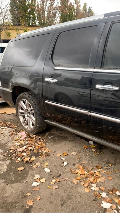 Авто Cadillac Escalade ESV 2007 года