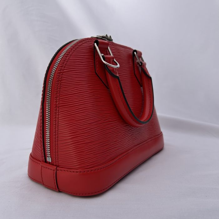 Louis Vuitton alma bb epi original com alça