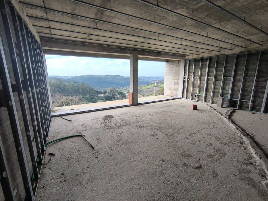 Moradia em Construção- Apenas 30 Minutos de Lisboa!