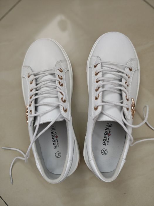 Buty sneakersy  nowe 37