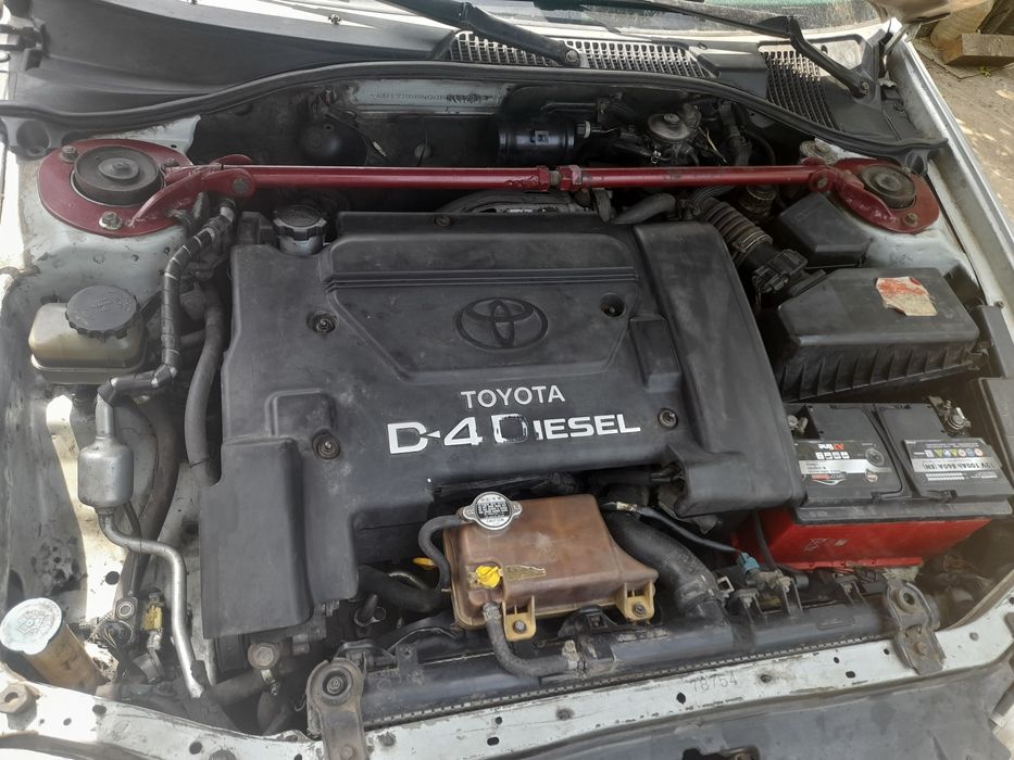 Toyota avensis t 22 , 2.0 td 2002 года