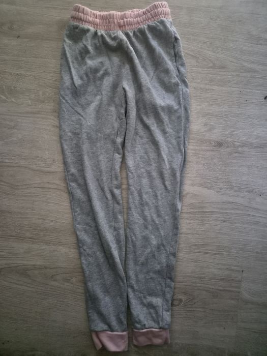 Spodnie dresowe 134/140