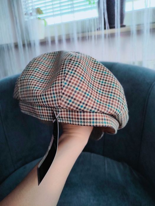 Czapka z daszkiem w kratke