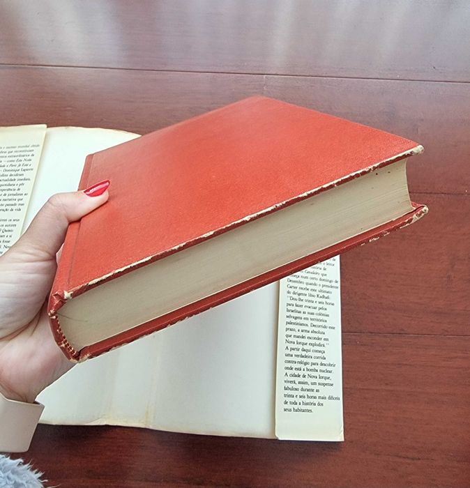 Livro "O Quinto Cavaleiro" de Dominique Lapierre e Larry Collins