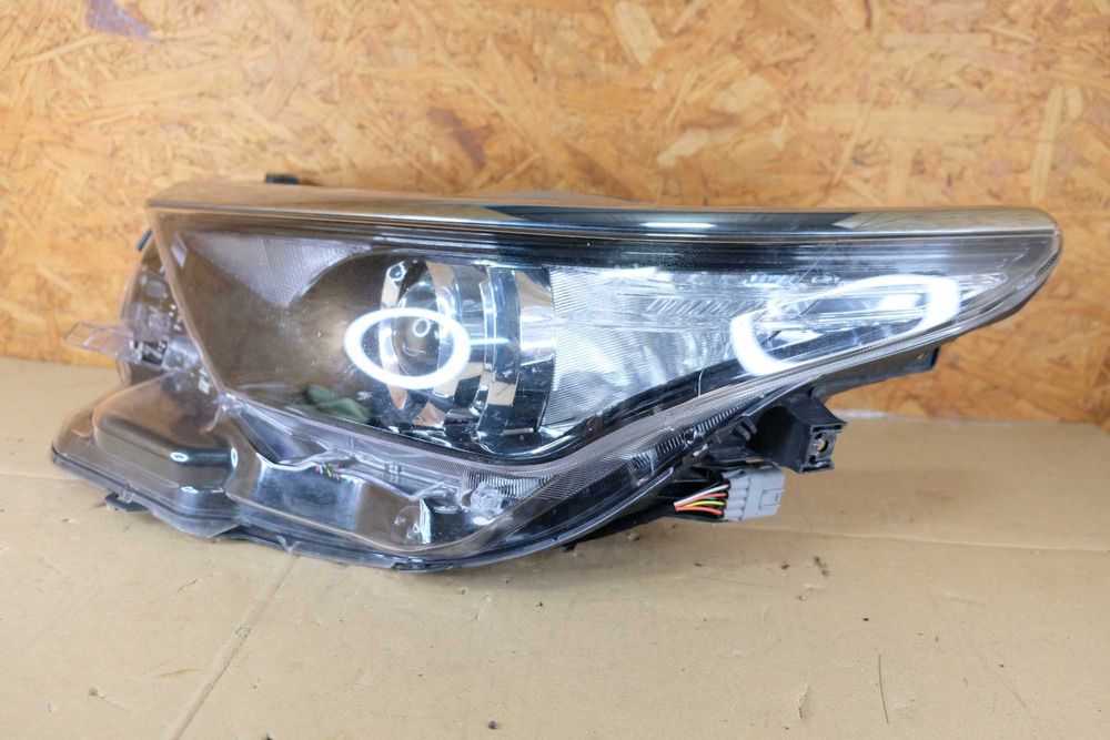 Lampa lewy przód Toyota Auris II Lift
