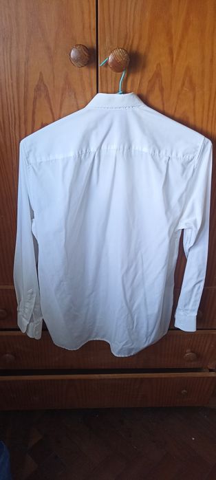 Camisa branca rapaz