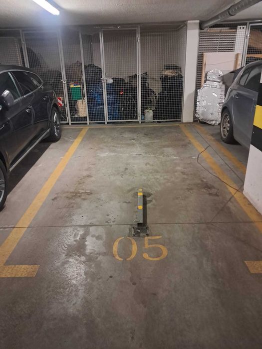 Miejsce postojowe w hali garażowej z komórką lokatorską