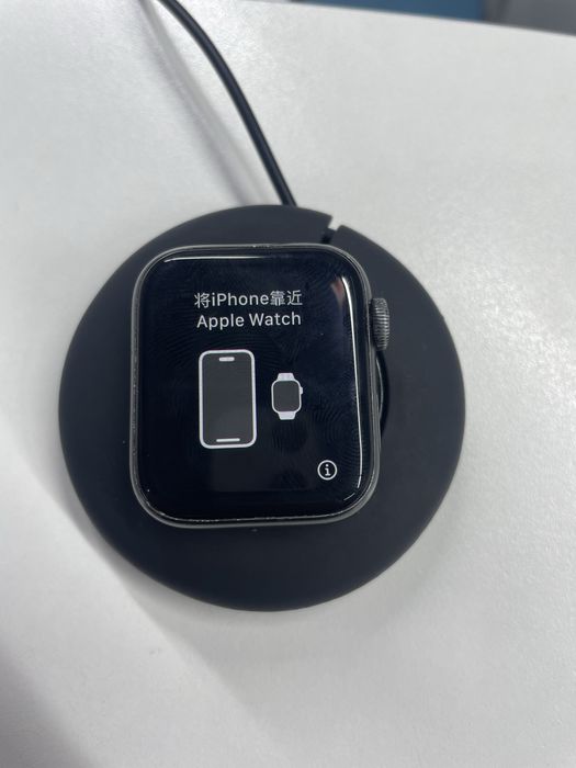 Продам apple watch nike se  40mm