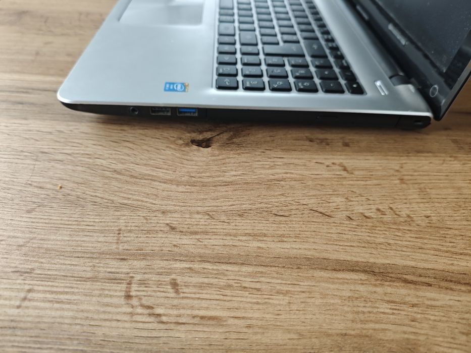 Laptop i3 4GB 500GB