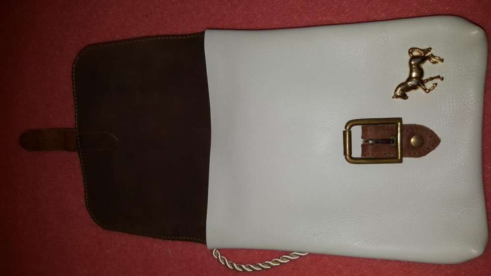 Mala em pele/pochete- artesanal