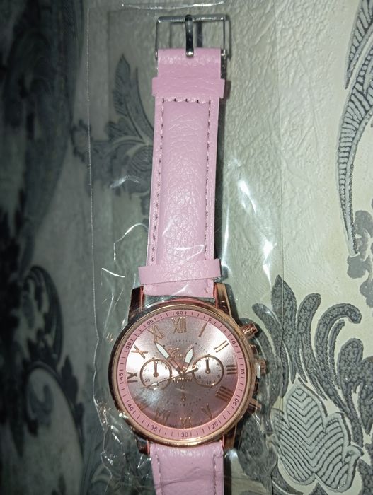 Жіночий годинник.