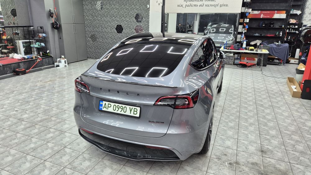 Tesla  Y  performance