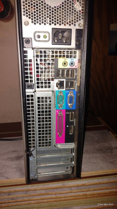 komputer stacjonarny Dell OPTIFLEX 780 z monitorem i myszka