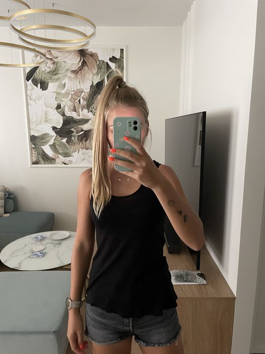 Czarna, sweterkowa koszulka Mango