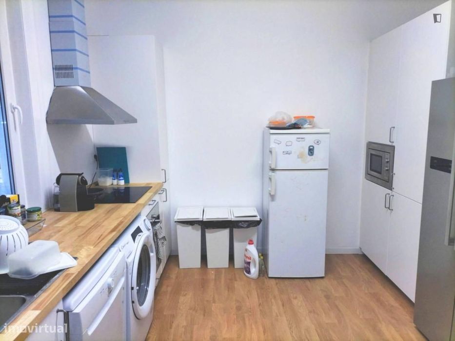 Quarto - localizado em Arroios Lisbon