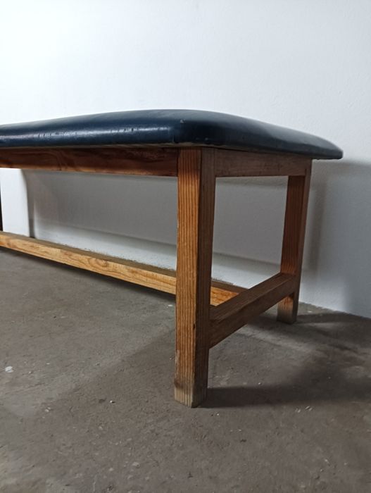 Cama maca de fisioterapia antiga