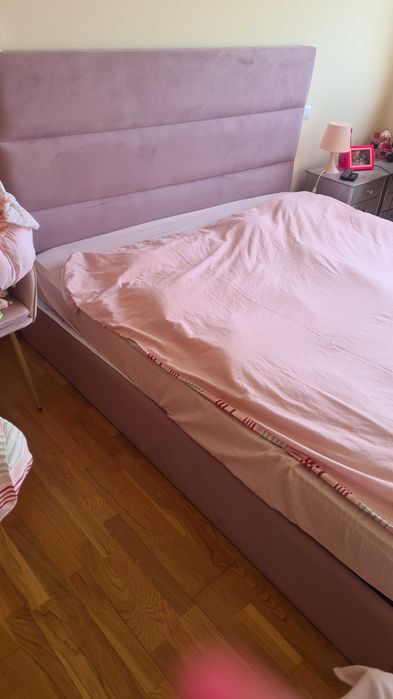 Bed with Hydraulic Storage Base429168680197826565