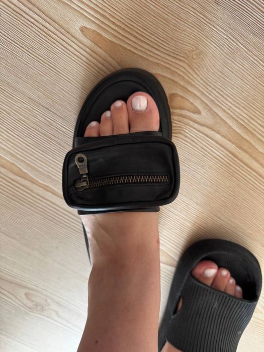 Капці/шльопанці жіночі Estro