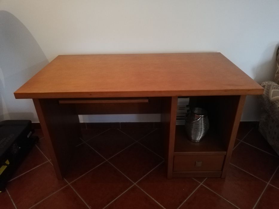 Secretária + cadeira em madeira