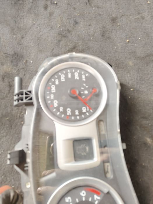 Licznik renault Clio benzyna 3 1,4 benzyna 2006 r