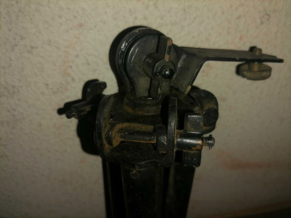 Tripé antigo militar