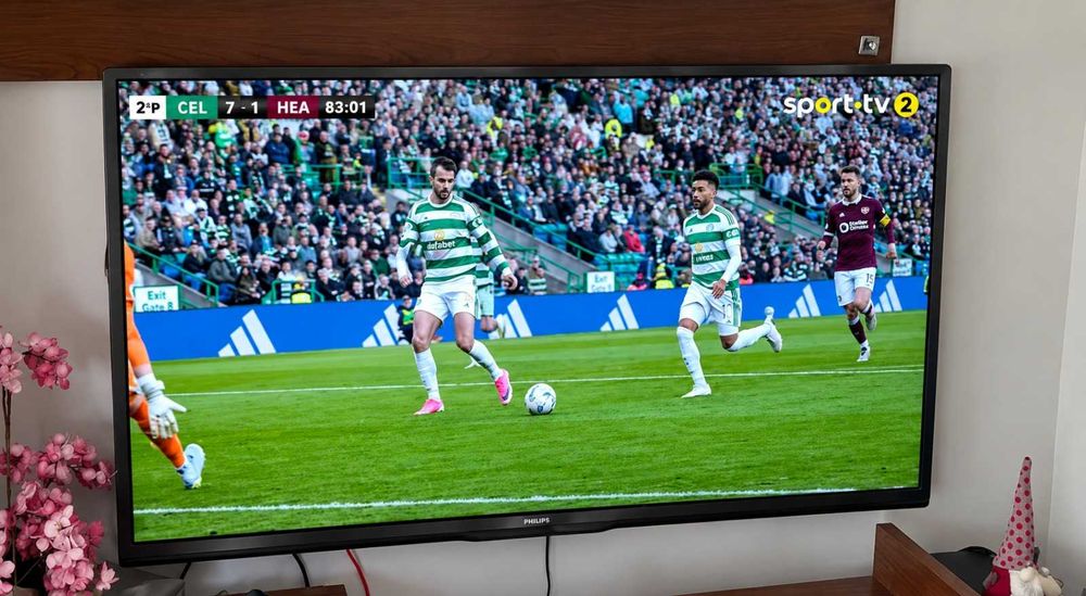 TV LCD Philips de 60" polegadas com S/parede