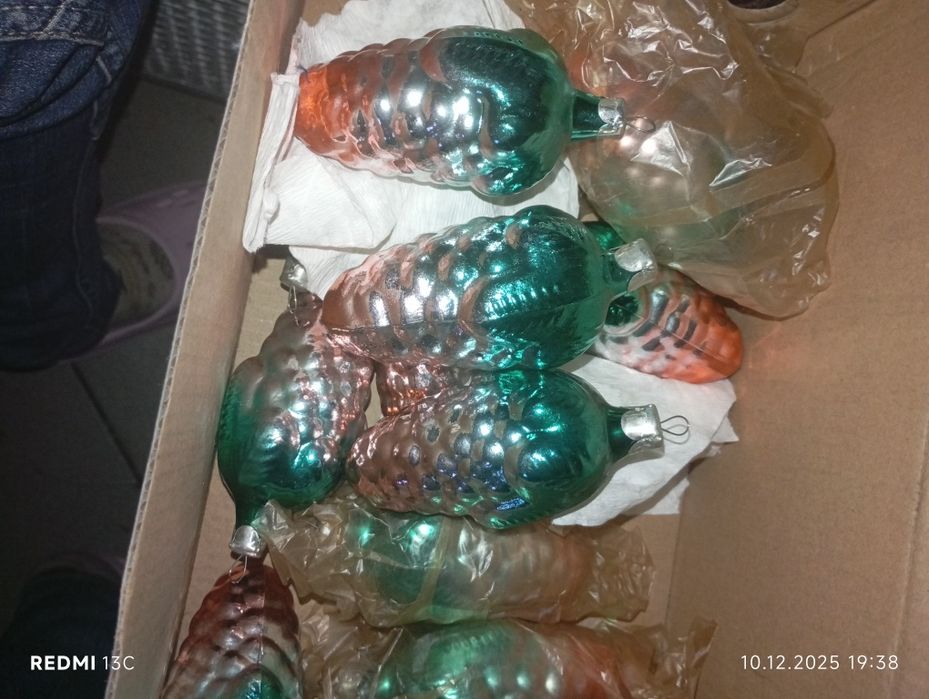 Новогодняя игрушка шишка