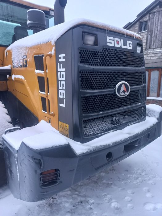 Продам фронтальний навантажувач L956FH