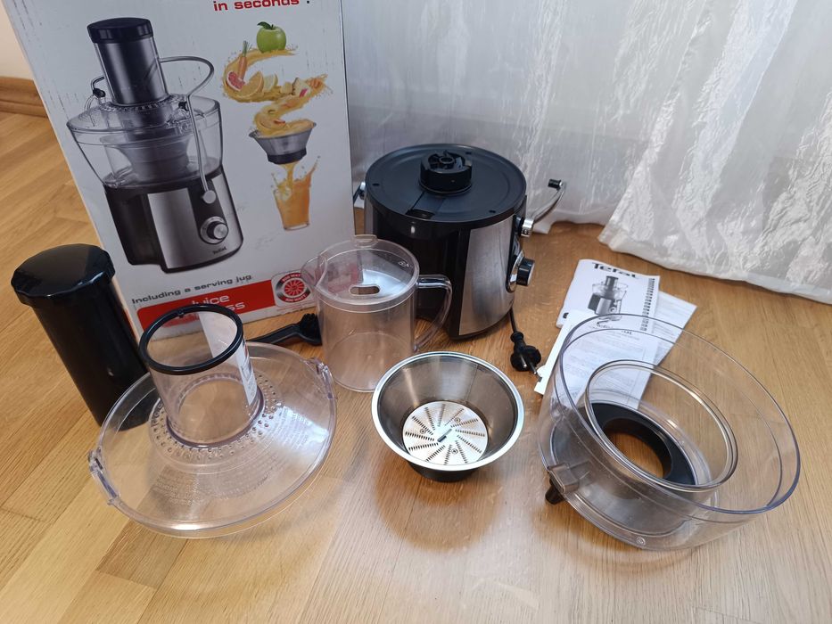 Соковижималка Тefal JUICE EXPRESS ZE550D38