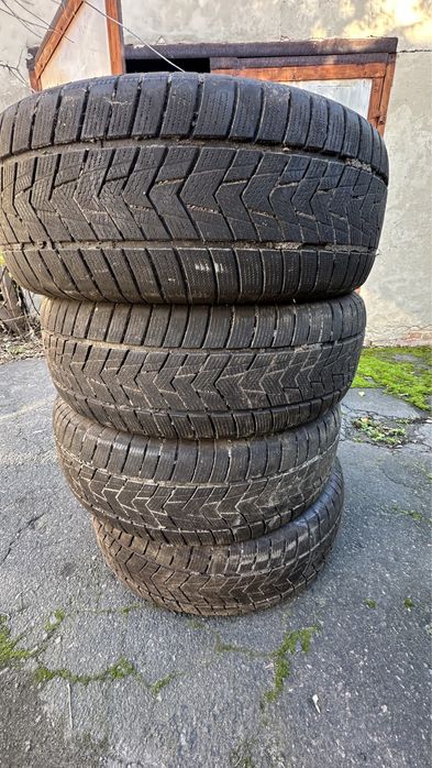 Комплект шин  Колеса  Шини 255/60 R18 зимові резина