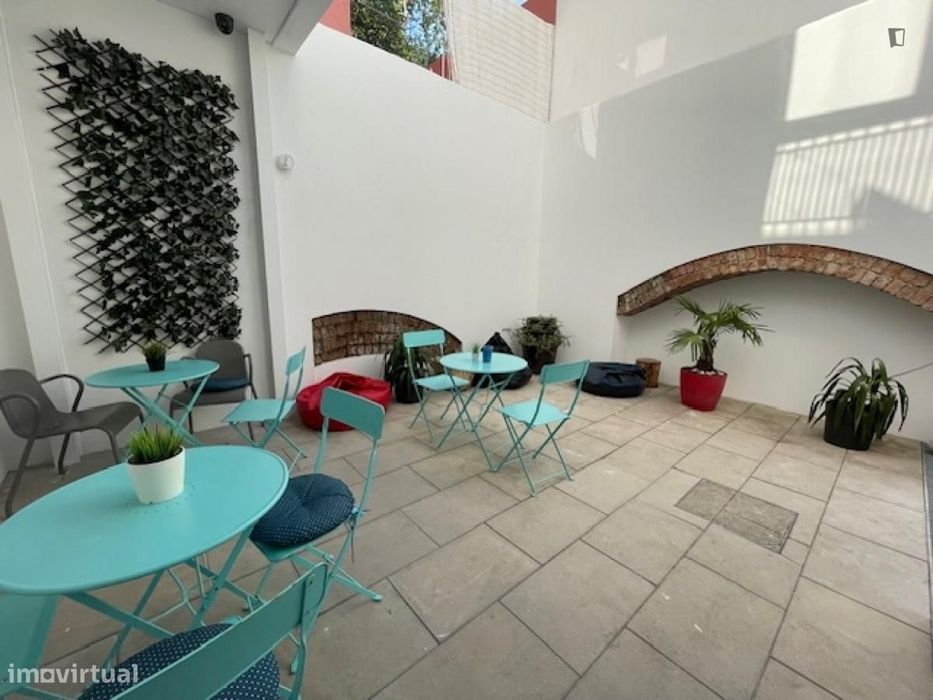 Quarto - localizado em São Sebastião Lisbon