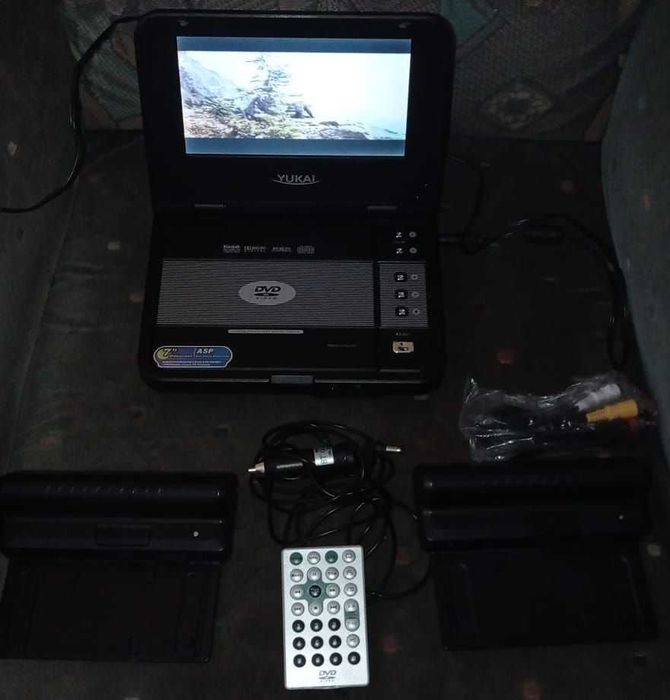 DVD przenośne z wyświetlaczem  komplet