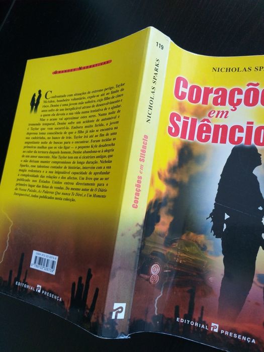 Livro Corações em Silêncio (Nicholas Sparks)
