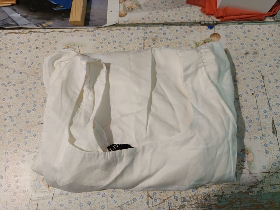 Vendo vestido branco para mulheres bom de estado