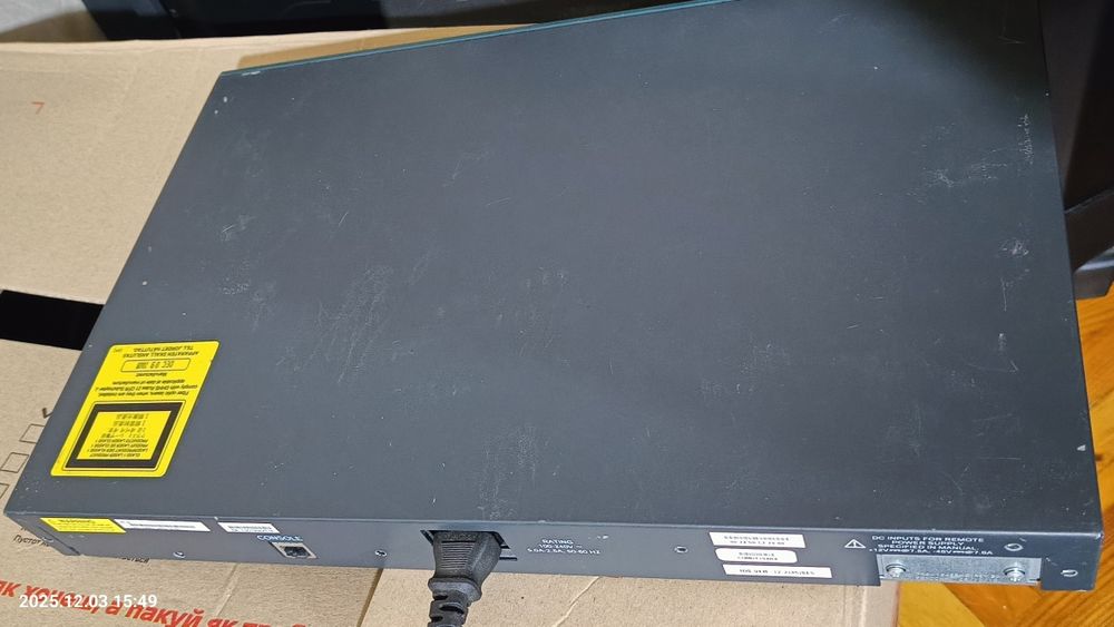 комутатор Cisco Catalyst 3560G-24TS-S 24 порти Gigabit Ethernet,