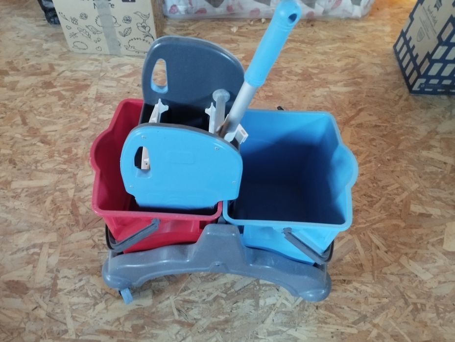 Carrinho de limpeza