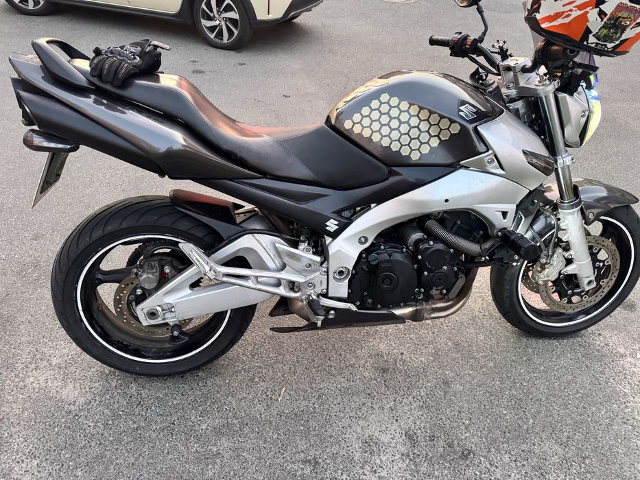Suzuki gsr 600 2006 рік