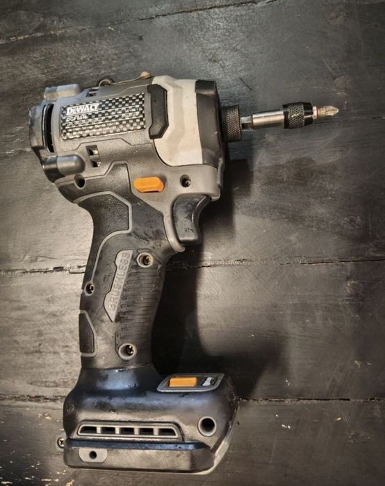 гайковёрт DeWalt 20v