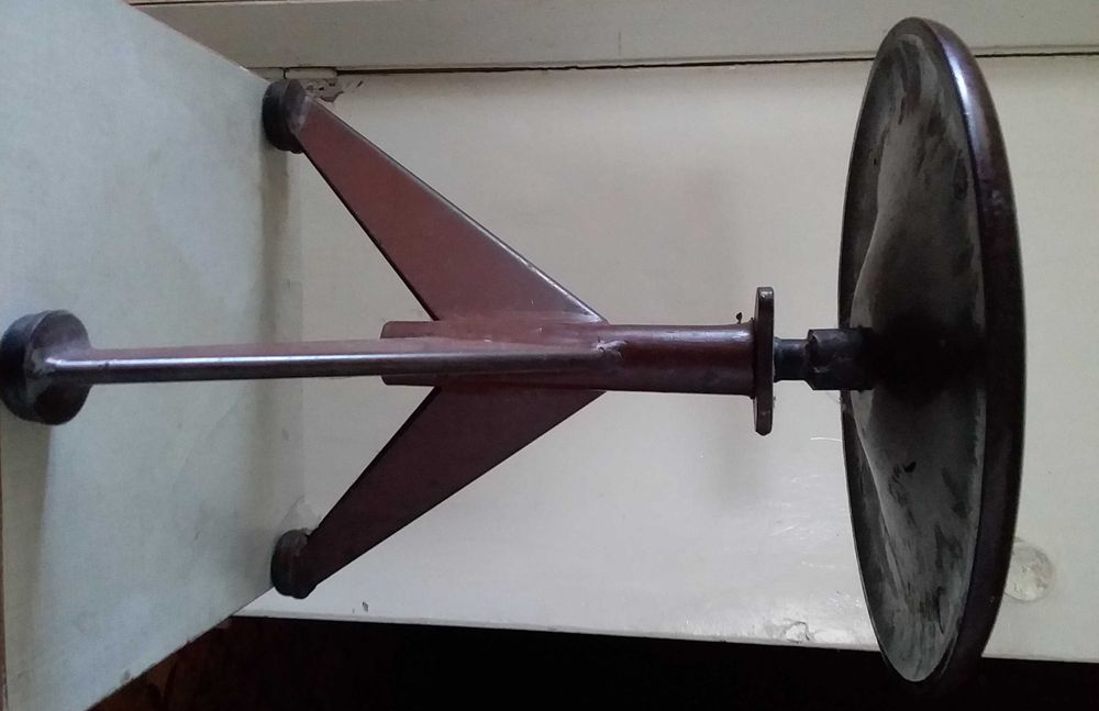 Продам вращающийся стул