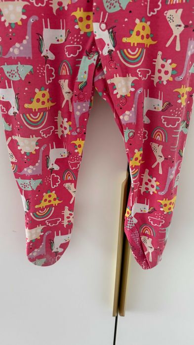 Pajac dla dziewczynki różowy w dinozaury 74/80 Primark