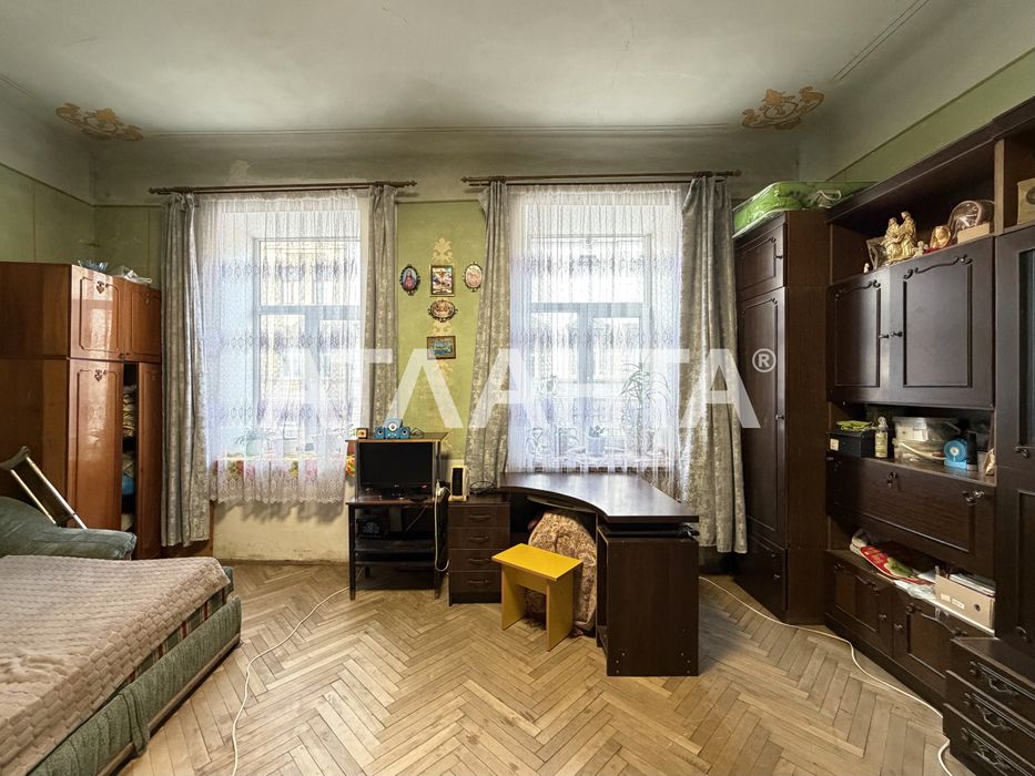 Австрійський будинок, вул. Чупринки, 25 - 4-кім квартира з двором