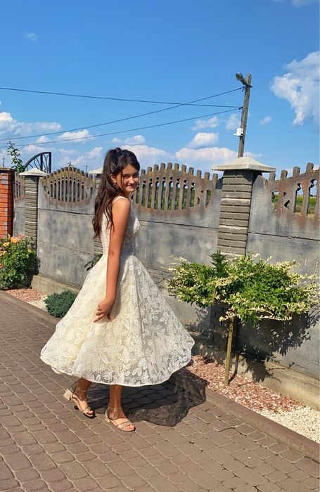 Сукня довжиною міді