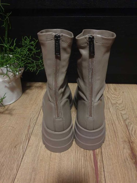 Новые кожаные ботинки от NEWD.Tamaris (Германия)! узкая стопа, 41/27см