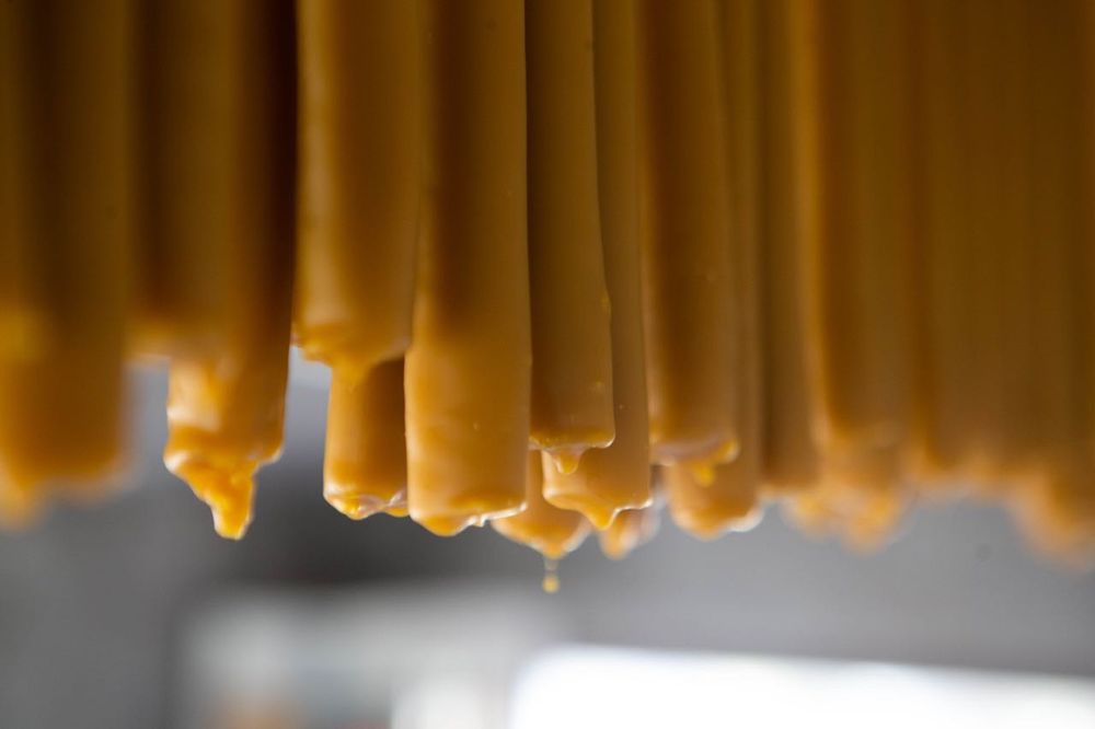 velas tradicionais de cera de abelha mergulhadas à mão Beeswax Candles